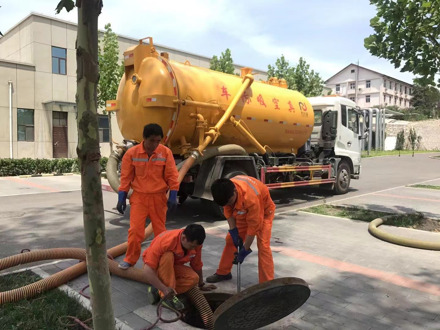 下陆化粪池清理与5-8吨吸粪车施工效率分析